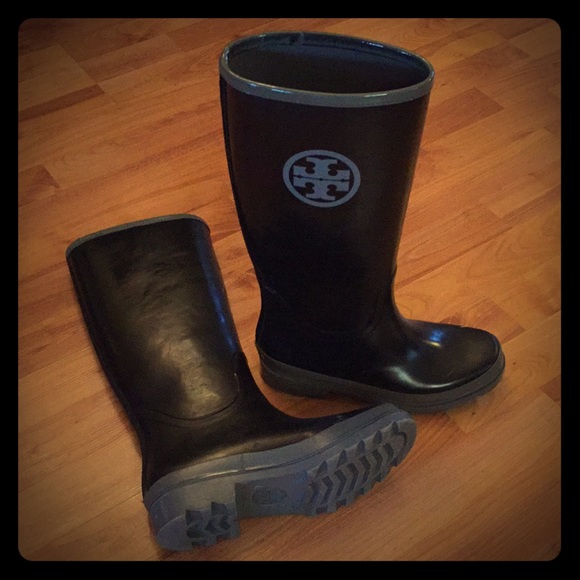 tory burch rain boots size 8
